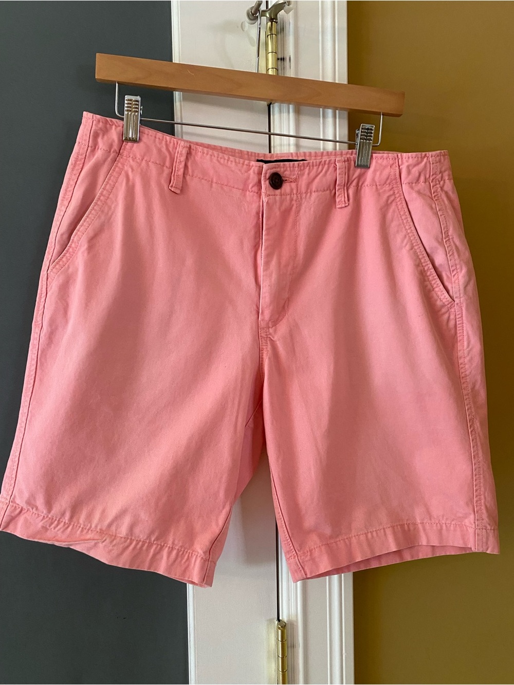 Aeropostale Men's Pink Casual Shorts Size 32